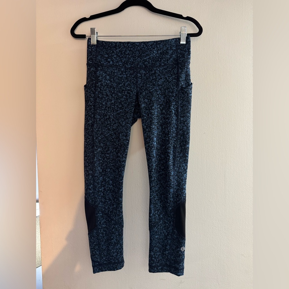 lululemon blue patterned 21” leggings